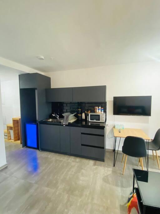 Lovely Flat In The Center 36 Apartment เทลอาวีฟ ภายนอก รูปภาพ
