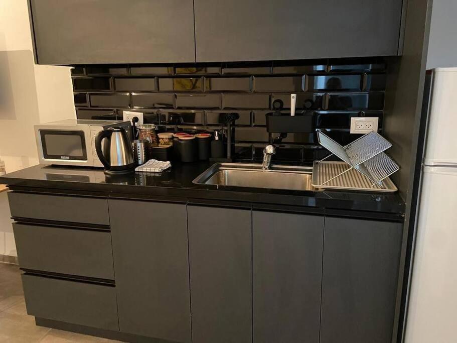 Lovely Flat In The Center 36 Apartment เทลอาวีฟ ภายนอก รูปภาพ