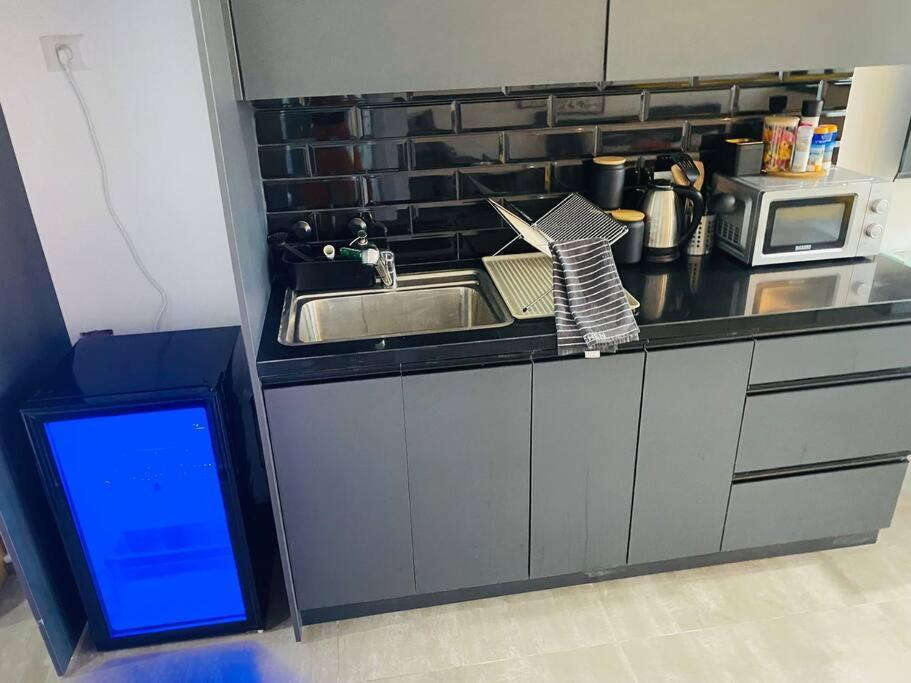 Lovely Flat In The Center 36 Apartment เทลอาวีฟ ภายนอก รูปภาพ