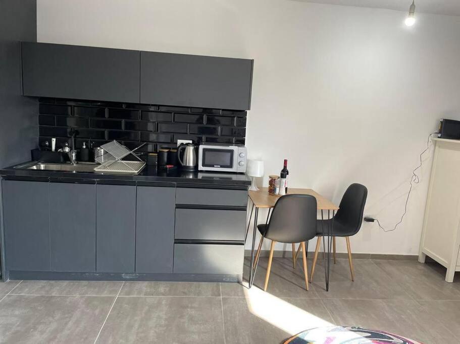 Lovely Flat In The Center 36 Apartment เทลอาวีฟ ภายนอก รูปภาพ