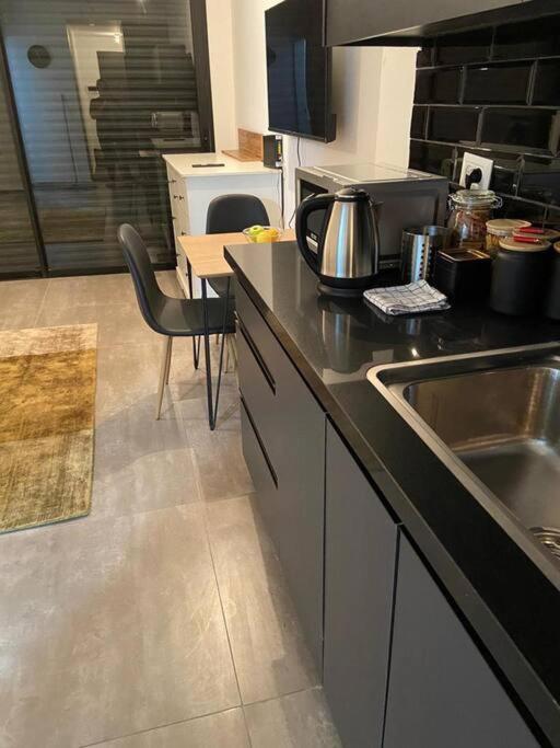 Lovely Flat In The Center 36 Apartment เทลอาวีฟ ภายนอก รูปภาพ