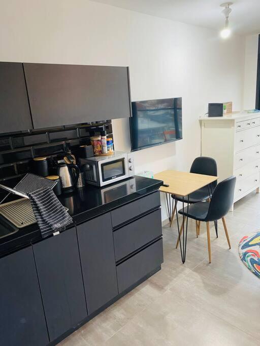 Lovely Flat In The Center 36 Apartment เทลอาวีฟ ภายนอก รูปภาพ